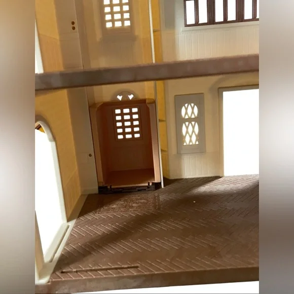 Calico Critters Red Roof Tower Home Dollhouse Elevator Epoch Sylvania Families - Picture 11 of 12